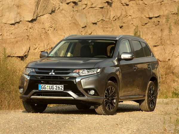 Le Mitsubishi Outlander PHEV arbore la face avant « Dynamic Shield »