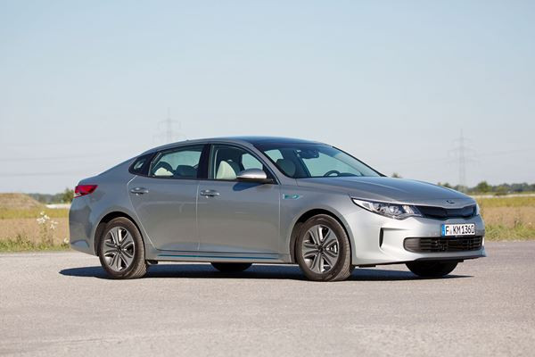 La Kia Optima hybride rechargeable peut parcourir 54 km en mode électrique