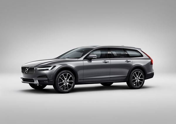 Le break Volvo V90 se décline en version tous chemins Cross Country