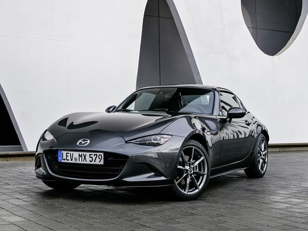 Le Mazda MX-5 RF embarque un toit rigide rétractable électrique en trois parties