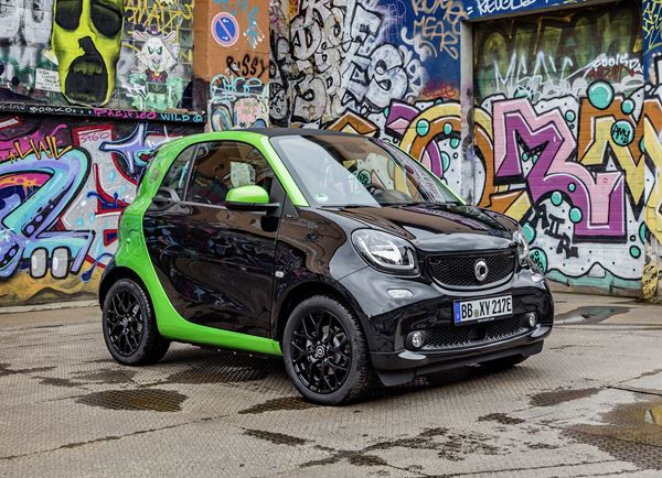 La smart fortwo électrique affiche une autonomie de 160 kilomètres en cycle NEDC