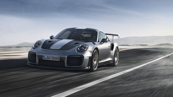 La Porsche 911 GT2 RS est équipée d’un moteur boxer biturbo de 700 ch