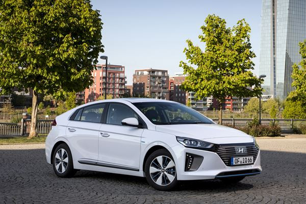 La Hyundai Ioniq plug-in parcourt près de 60 kilomètres en électrique