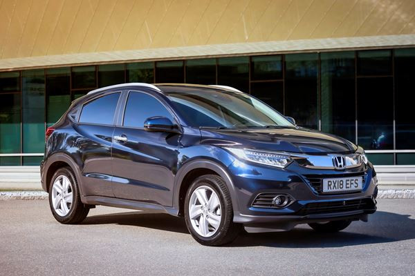 Le SUV compact Honda HR-V s'offre un panneau chromé au-dessus de la calandre