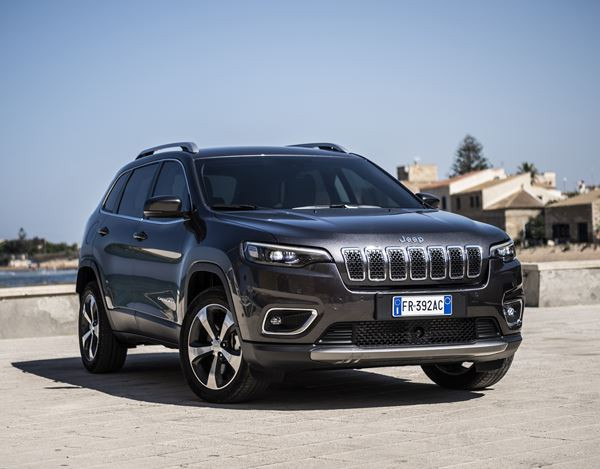 Jeep Cherokee restylée: un SUV de taille moyenne fidèle au style Jeep