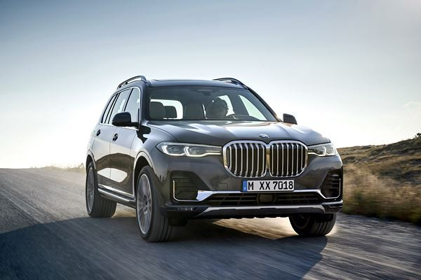 BMW X7: une voiture de luxe revendiquant la polyvalence d’un SAV