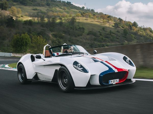 La Jannarelly Design-1 repose sur une structure tubulaire en acier/aluminium