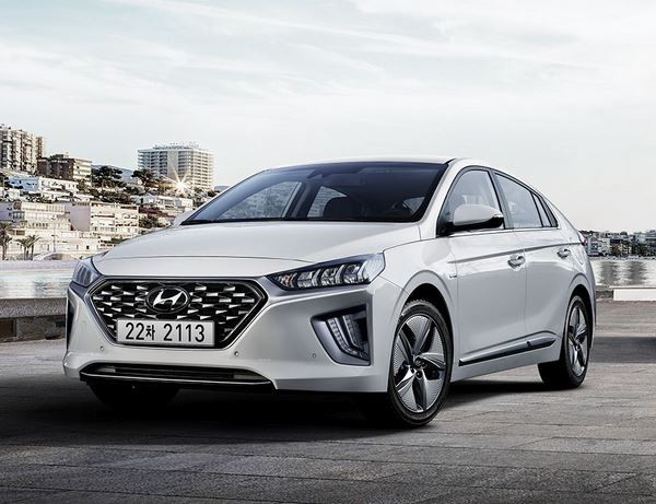 La Hyundai Ioniq plug-in restylée revendique une autonomie électrique de 52 km