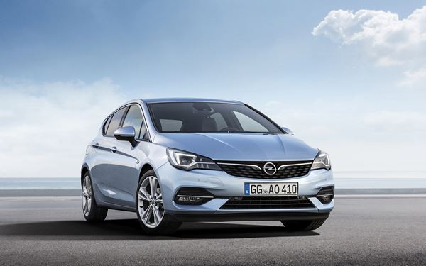 Opel Astra restylée: une berline compacte affûtée dotée de moteurs modernes