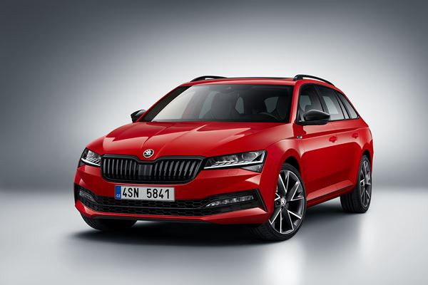 La Skoda Superb Combi revisitée propose des phares Matrix Full LED