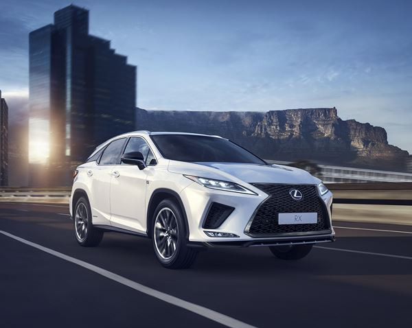 Le SUV Lexus RX restylé affiche une allure puissante et sportive