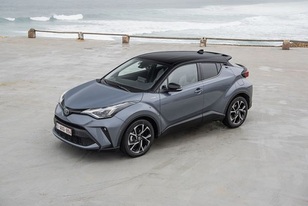 Le Toyota C-HR restylé se démarque par ses lignes de coupé