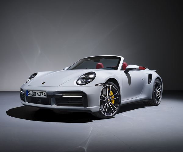 La Porsche 911 Turbo S Cabriolet développe 650 ch et 800 Nm de couple