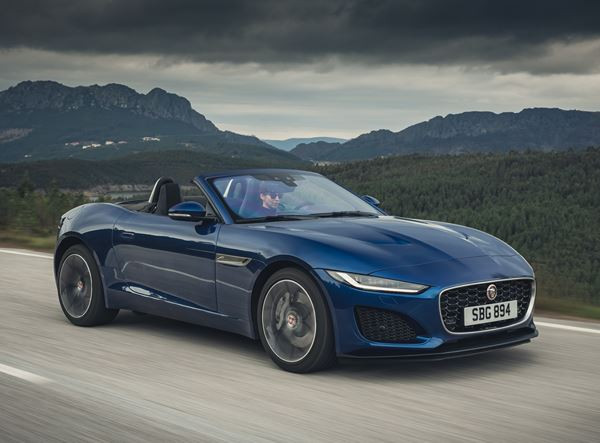 La sportive anglaise découvrable Jaguar F-Type Cabriolet affiche un design plus musclé