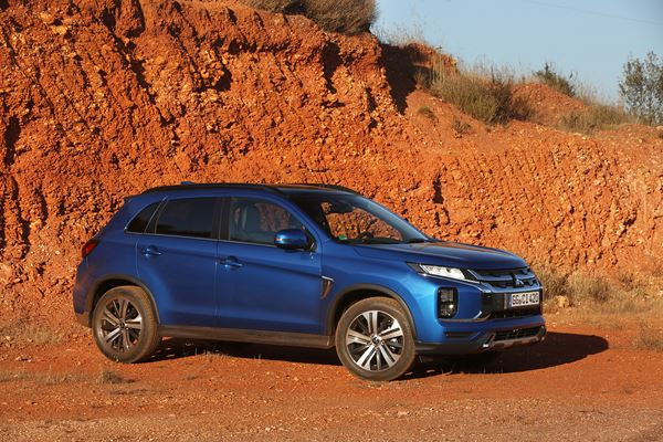 Le SUV compact Mitsubishi ASX affiche un style extérieur robuste
