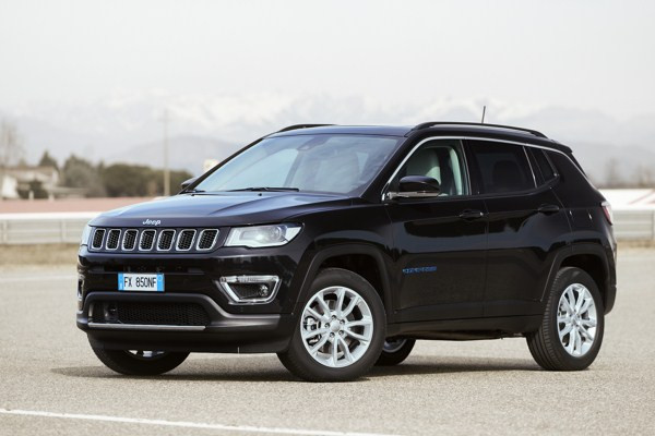 La Jeep Compass 4xe hybride rechargeable en approche