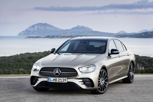 La Mercedes Classe E Berline s'offre un design plus dynamique