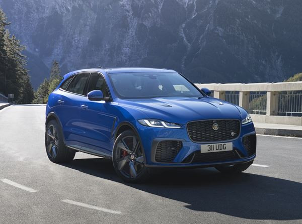 Le Jaguar F-Pace SVR à moteur V8 développe une puissance de 550 chevaux