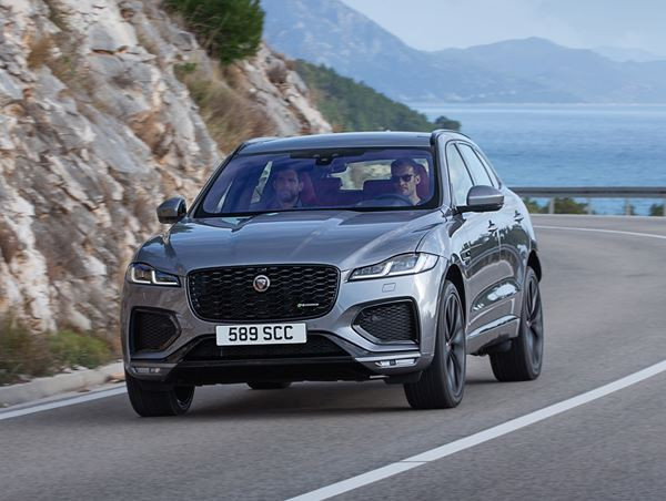 Le SUV sportif Jaguar F-Pace s'offre une présence visuelle plus affirmée