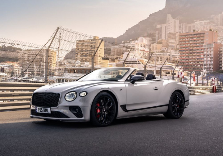 La Bentley Continental GT Convertible S est axée sur les performances de conduite