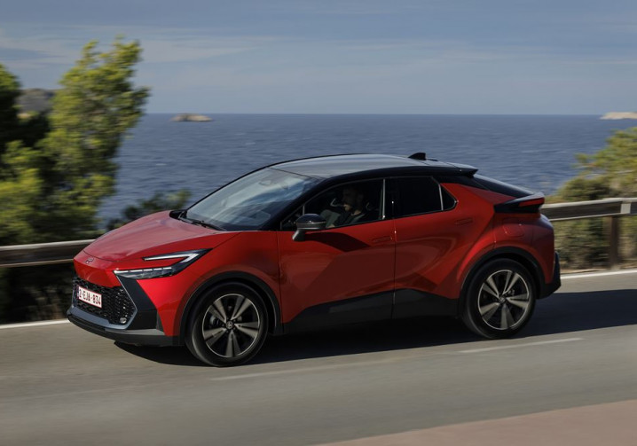 Le SUV du segment C Toyota C-HR affiche un style spectaculaire de concept-car