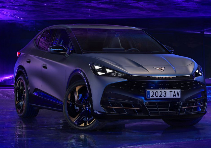 Le SUV coupé électrique Cupra Tavascan affiche des proportions athlétiques