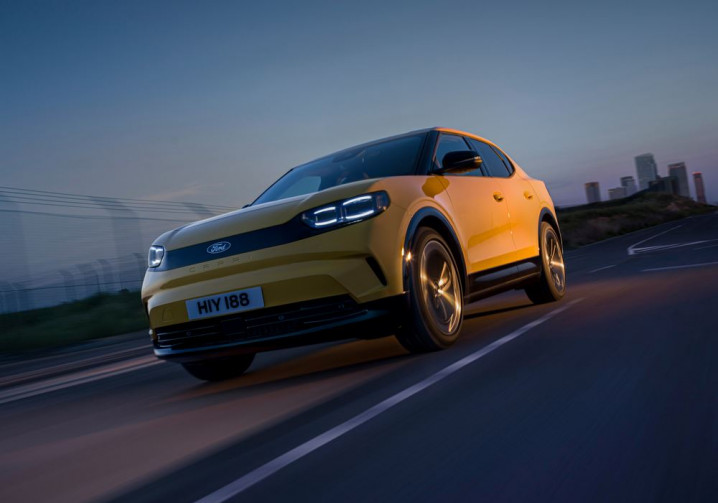 Le SUV coupé de taille intermédiaire à propulsion électrique Ford Capri en approche