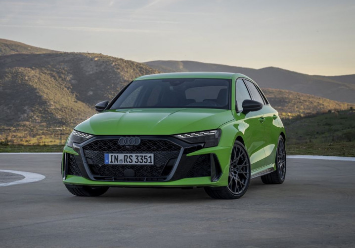 Le modèle compact sportif haut de gamme Audi RS 3 Sportback s'offre une mise à jour