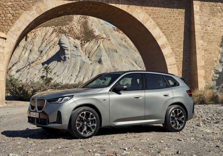 La quatrième génération du SAV BMW X3 affiche un design monolithique