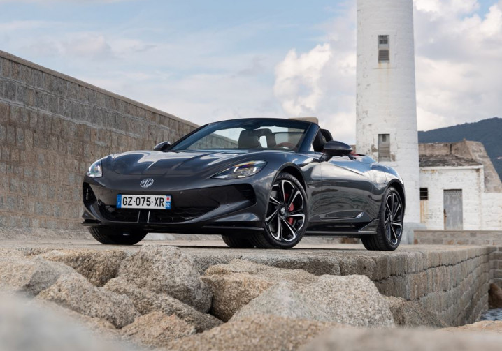 Le roadster sportif électrique Cyberster perpétue la lignée des voitures de sport MG