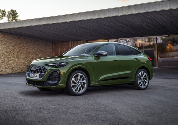 L'Audi Q5 Sportback de deuxième génération affiche un arrière profilé caractéristique