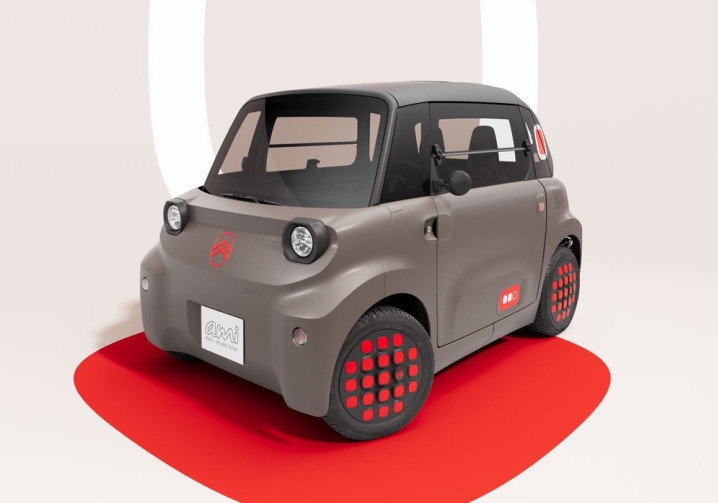 La Citroën Ami électrique restylée affiche un style plus structuré