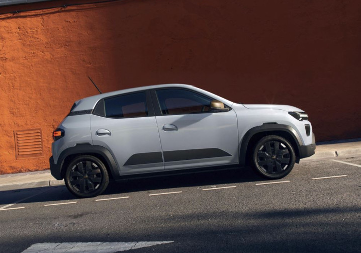 La petite citadine électrique Dacia Spring reçoit une plateforme mise à jour