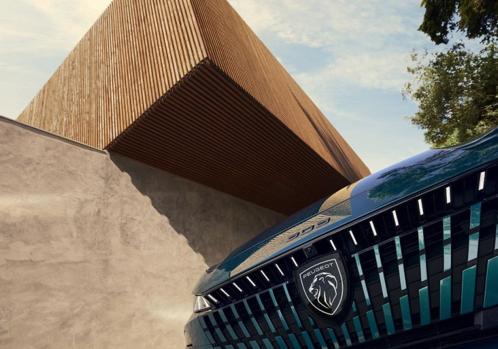 La Peugeot 308 restylée affiche une face avant illuminée