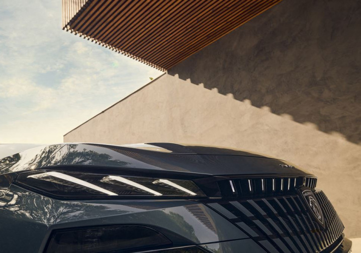 La Peugeot 308 SW restylée reçoit une face avant éclairée