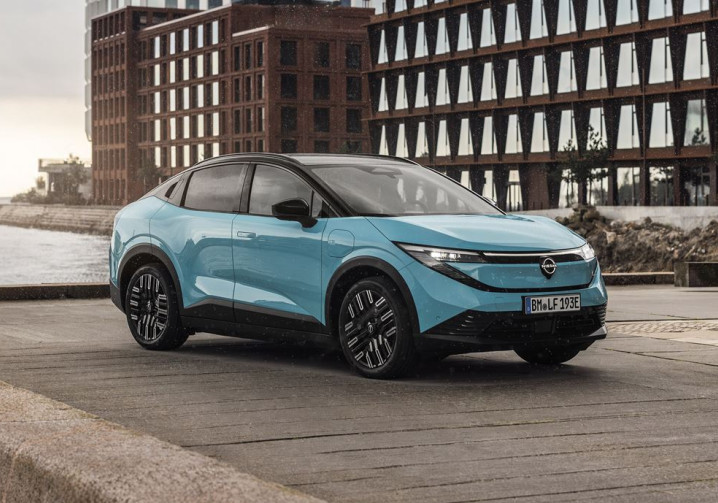 La Nissan Leaf électrique revendique une autonomie jusqu'à 622 km