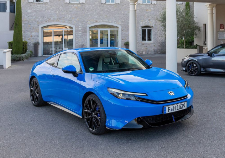 Le coupé Honda Prelude de sixième génération embarque un groupe motopropulseur hybride