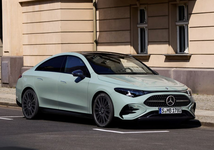 La Mercedes-Benz CLA hybride 48 volts peut rouler à l'énergie électrique ainsi qu'en roue libre