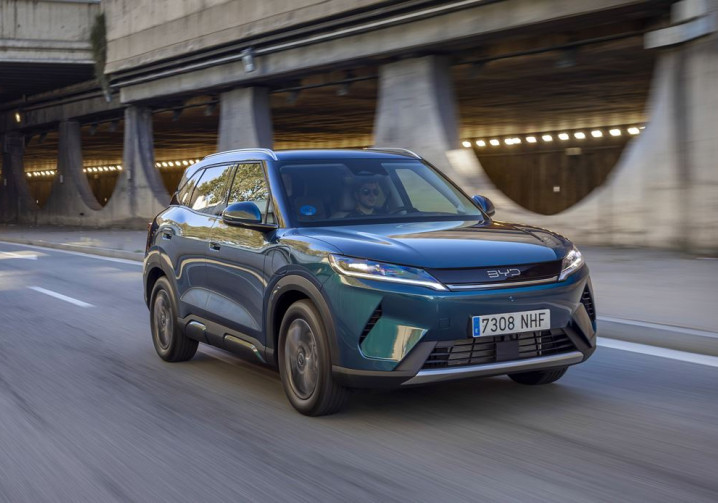 Le SUV compact Byd Atto 2 DM-i associe l'agrément de la conduite électrique à une autonomie combinée de près de 1 000 km