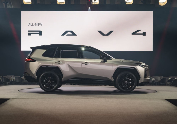 La sixième génération du Toyota RAV4 Hybride arbore un design extérieur robuste