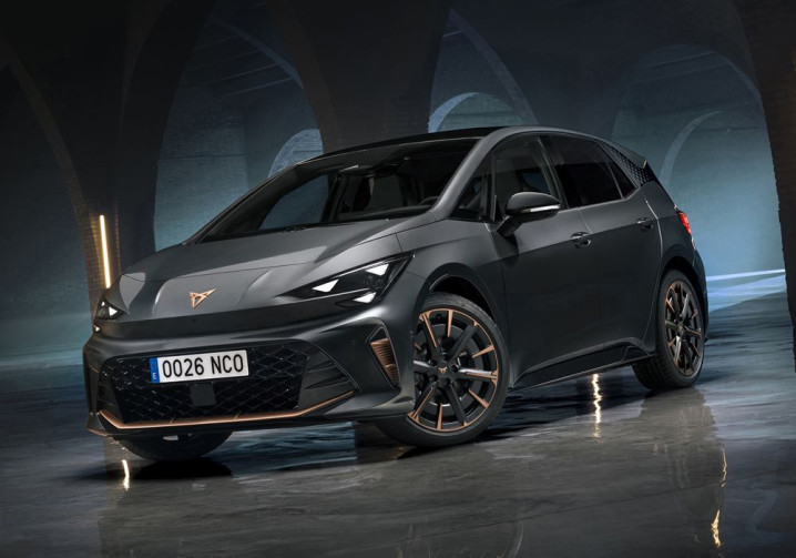 La Cupra Born électrique restylée au design percutant en approche