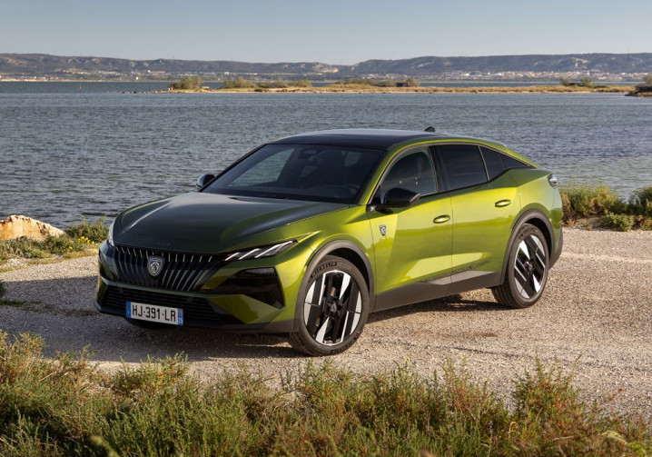 La Peugeot 408 au design Fastback affiche un caractère avant-gardiste