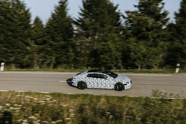 La limousine électrique Mercedes EQS en phase de tests intensifs