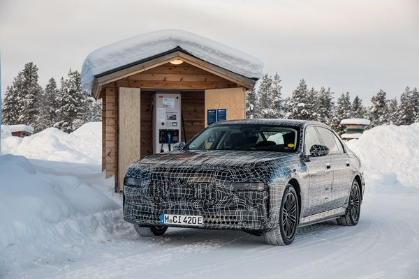 La limousine électrique BMW i7 soumise à des tests d'endurance dans un froid glacial