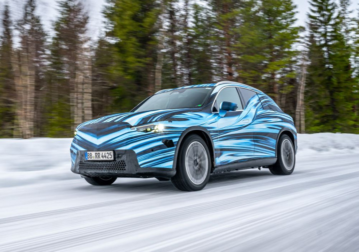 Le Mercedes-Benz GLC électrique doté de la technologie EQ en phase d'essais sous des températures négatives