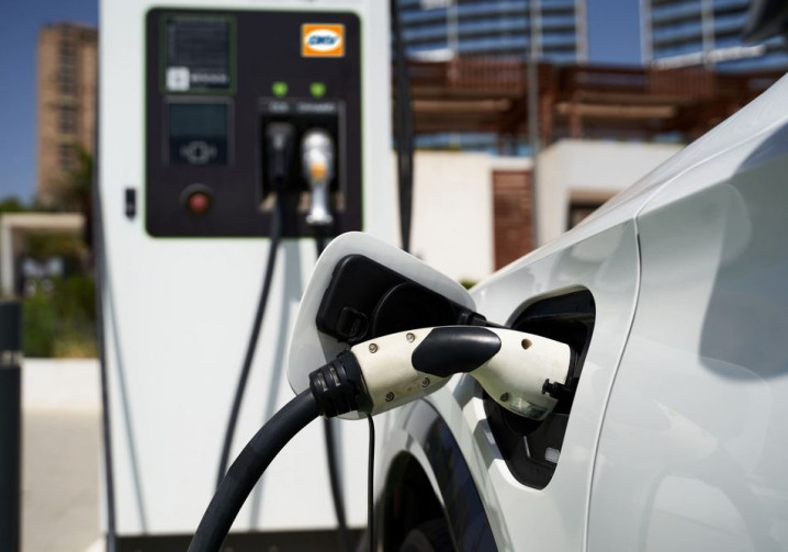 177 180 points de recharge électrique ouverts au public en France (08/2025)