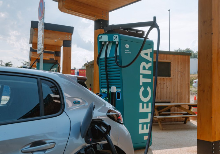 Le classement 2025 des meilleurs réseaux de recharge d'autoroutes en France