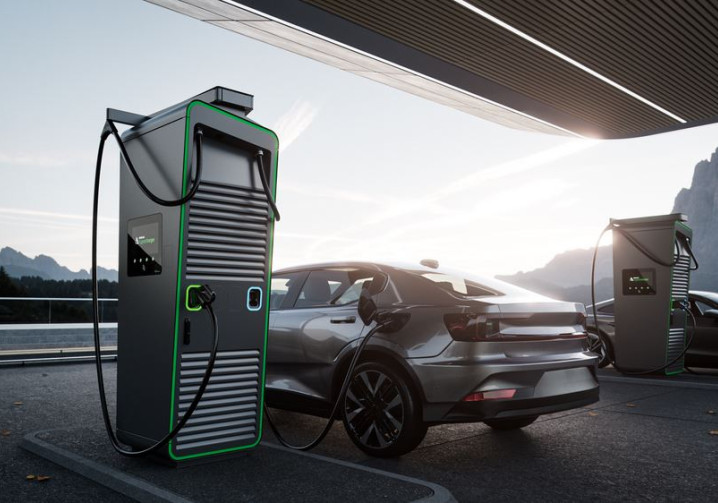 La borne de recharge Alpitronic Hyc 400 s'impose comme la borne de recharge DC de référence en 2025