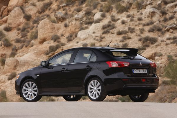 Première mondiale à Paris pour le Mitsubishi Lancer Sportback