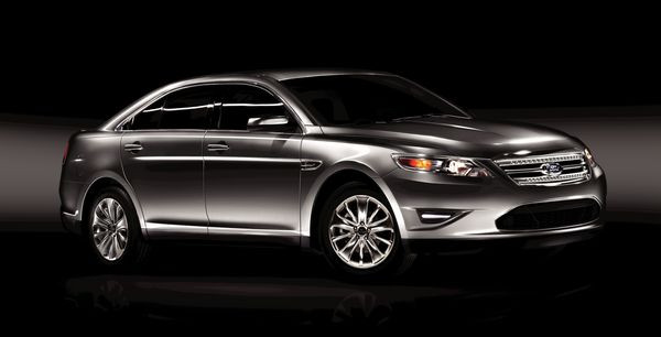 Ford présente la version restylée de la Ford Taurus à Détroit